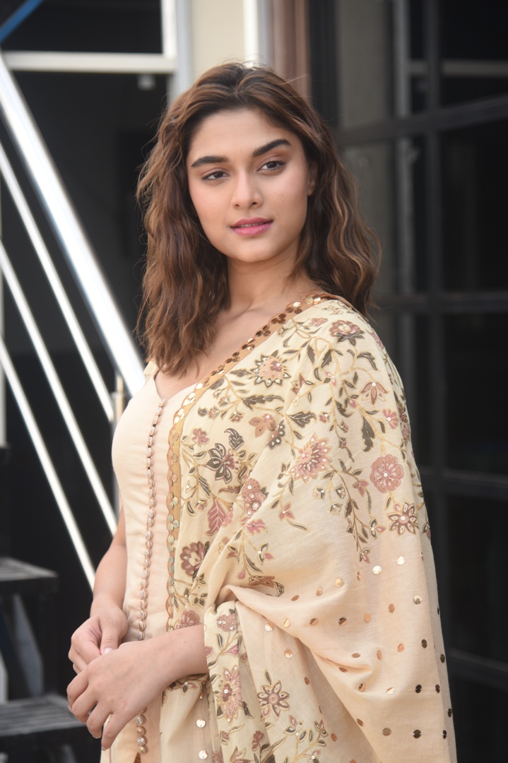 Saiee Manjrekar