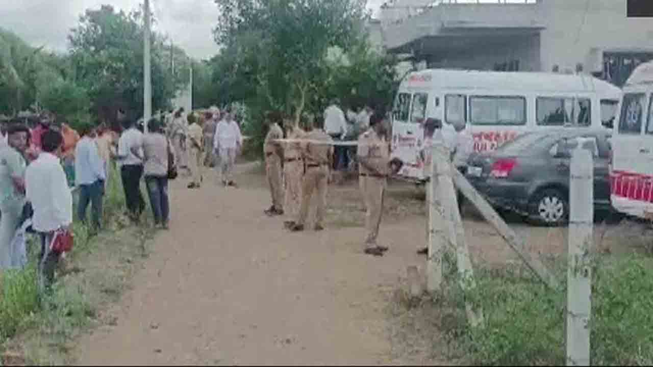 ఒకే ఇంట్లో 9 మృత‌దేహాలు.. హ‌త్యా..? ఆత్మ‌హ‌త్యా..?