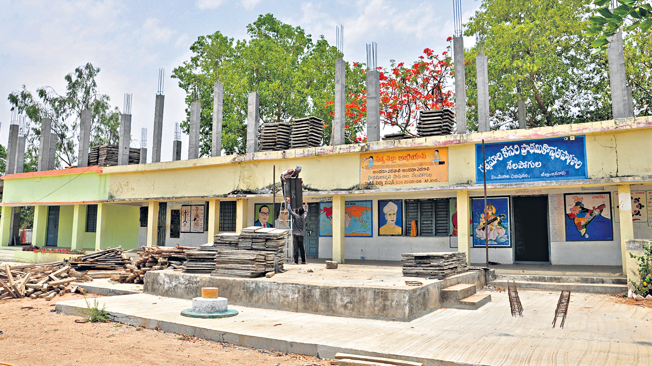 సొంతూరికి ఎన్నారైచేయూత