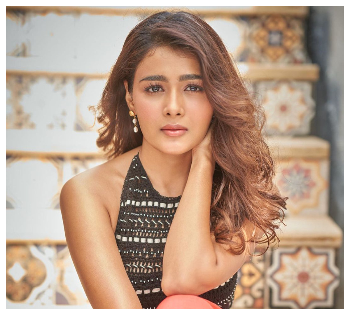 Shalini Pandey | బ్లాక్ క‌ల‌ర్ టాప్‌లో షాలిని పాండే గ్లామ‌ర్ లుక్స్‌..