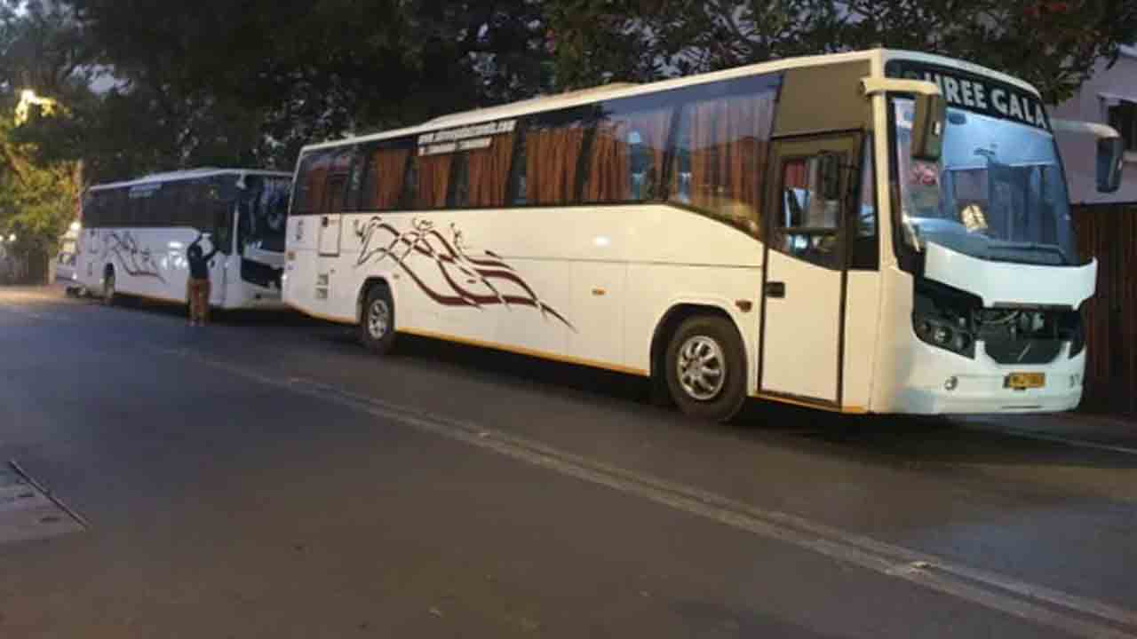 శివసేన ఎమ్మెల్యేలు హోటల్‌కు తరలింపు… ఎందుకంటే?