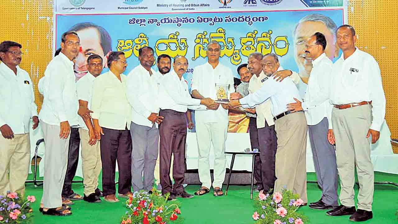 సిద్దిపేటకు జిల్లా రావడం అభినందనీయం