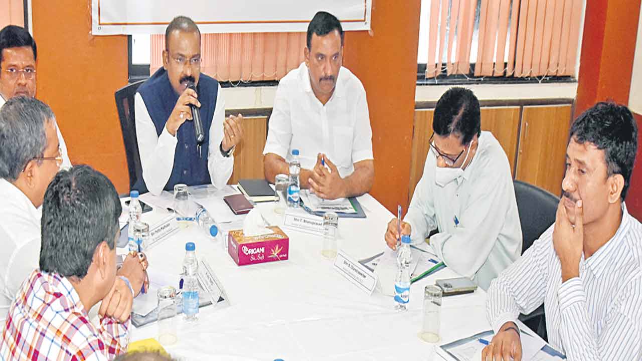 ఓసీల్లో ప్రమాదాలను నివారించండి