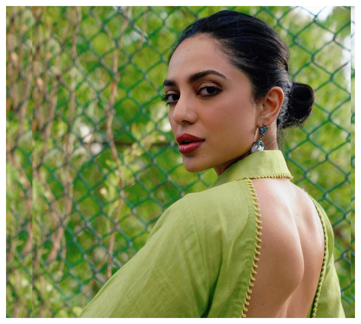 Sobhita Dhulipala | చిలుక‌ప‌చ్చ డ్రెస్‌లో శోభితా ధూళిపాళ సొగ‌సులు..