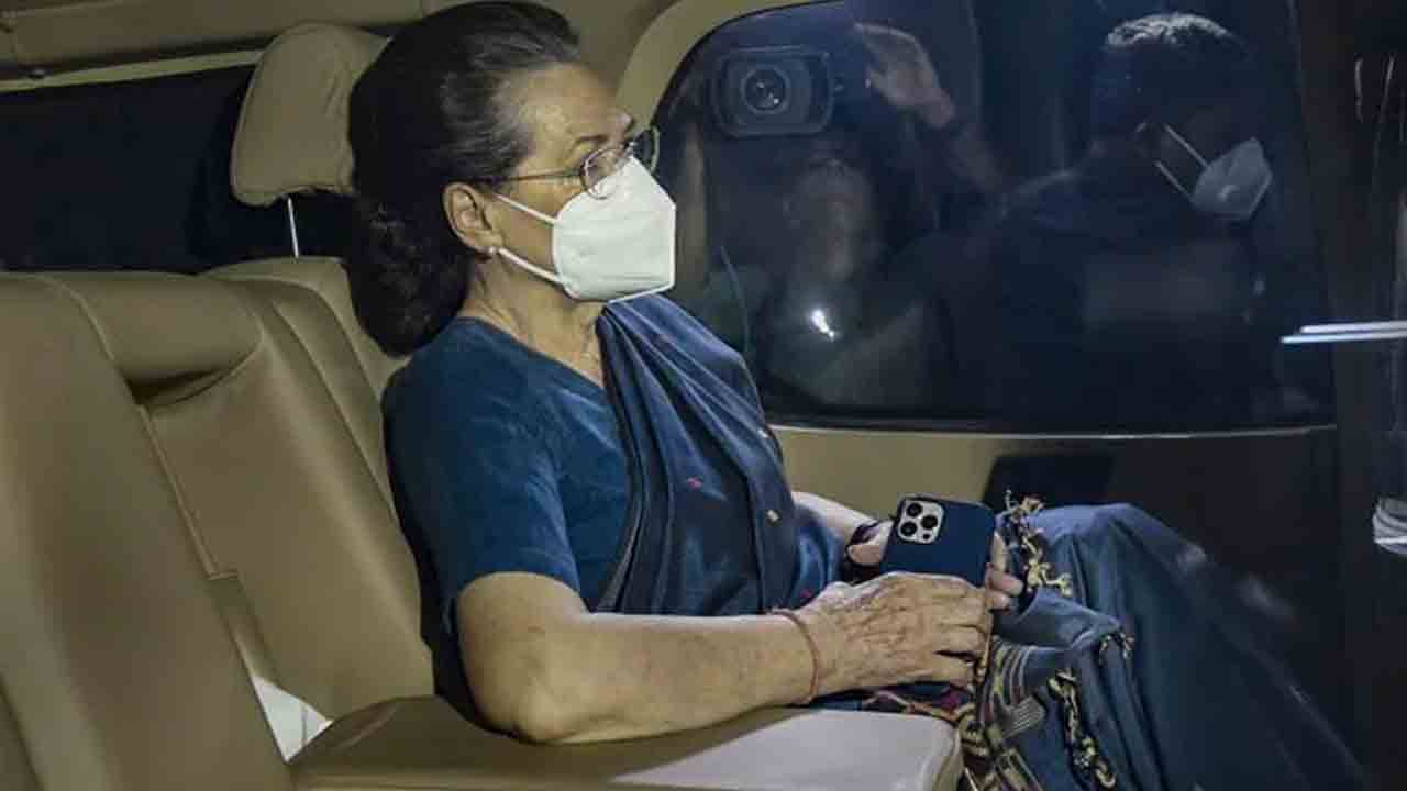 నిల‌క‌డ‌గా సోనియా ఆరోగ్యం.. ఆస్ప‌త్రి నుంచి డిశ్చార్జ్