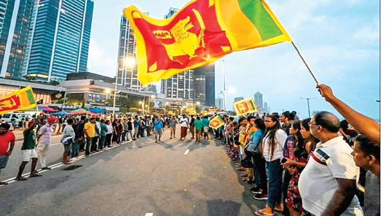 లంక ఆర్థికంగా పూర్తిగా పతనం