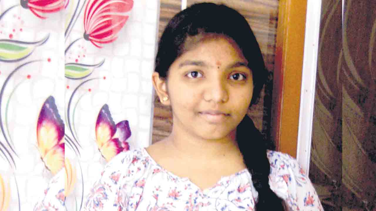 ఫస్టియర్‌లో శ్రీనిధికి 437 మార్కులు