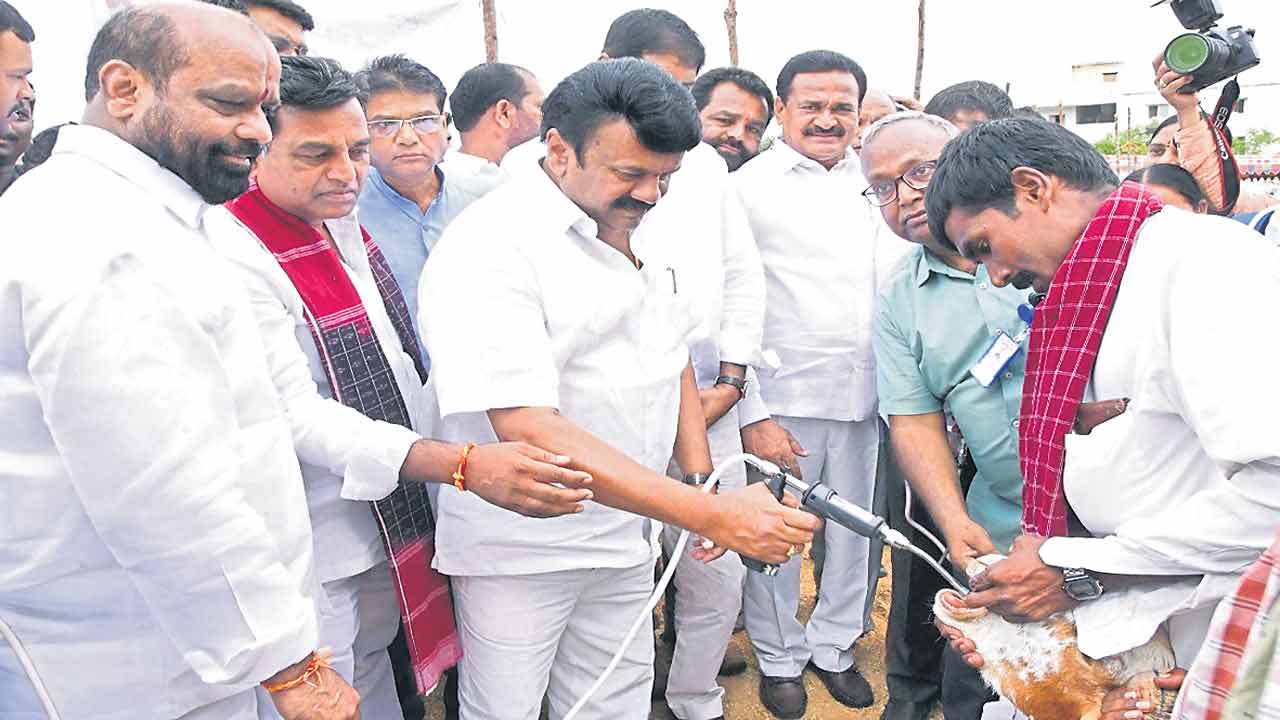 గుజరాత్‌కు నిరంతరం కరెంటివ్వరా?