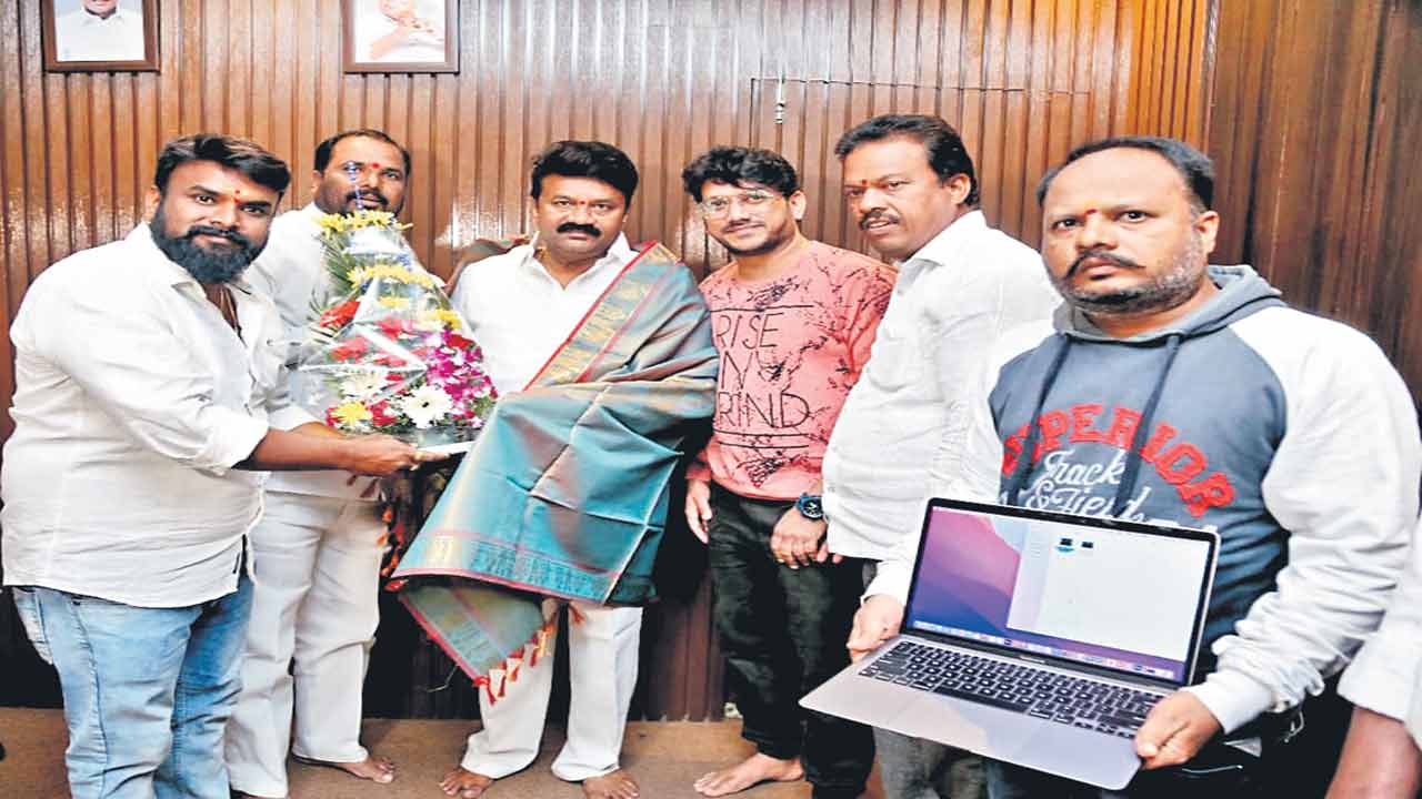 తలసాని చేతుల మీదుగా