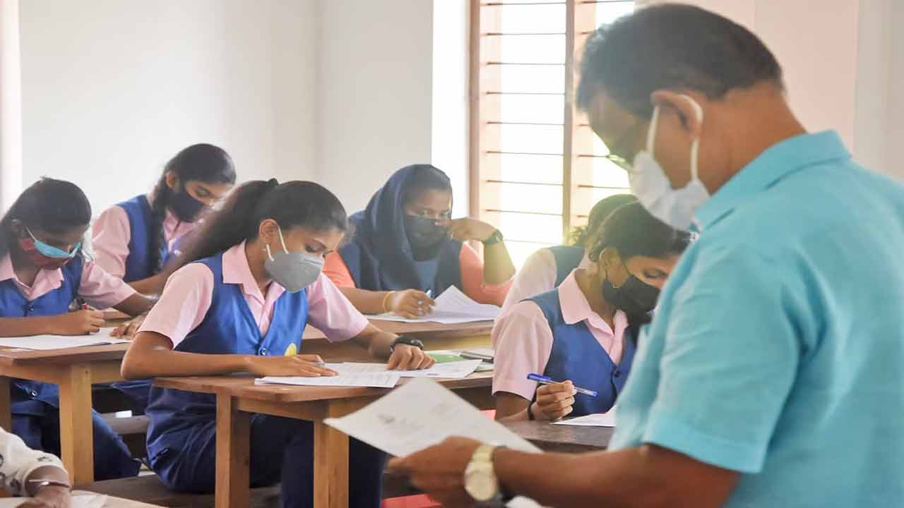 బోర్డుల ద్వారానే టెన్త్‌ తెలుగు పరీక్ష