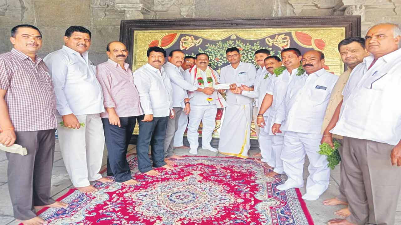 యాదాద్రికి 1.60 లక్షల విరాళం