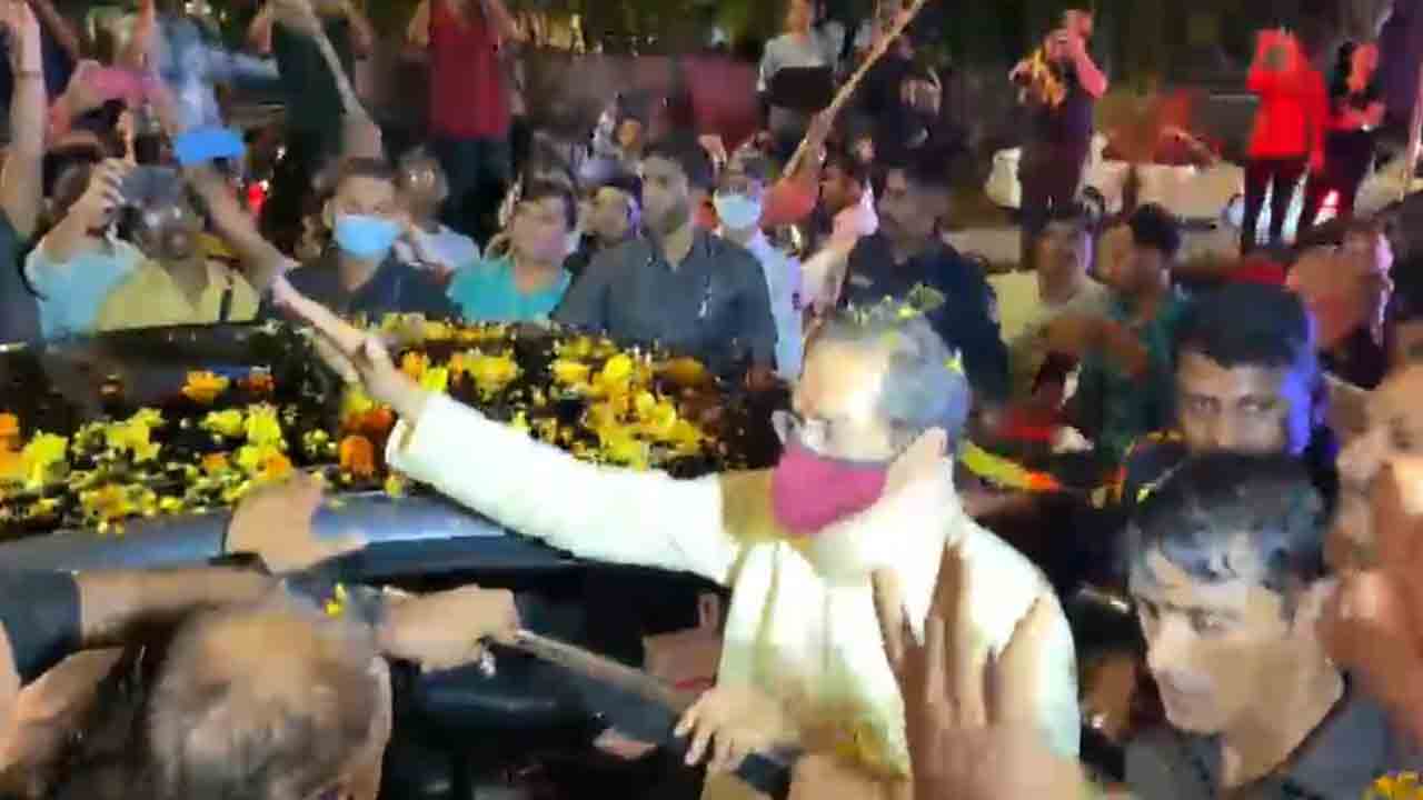 కరోనా నిబంధనలు ఉల్లంఘించిన సీఎం ఠాక్రే.. పోలీసులకు ఫిర్యాదు చేసిన బీజేపీ నేత