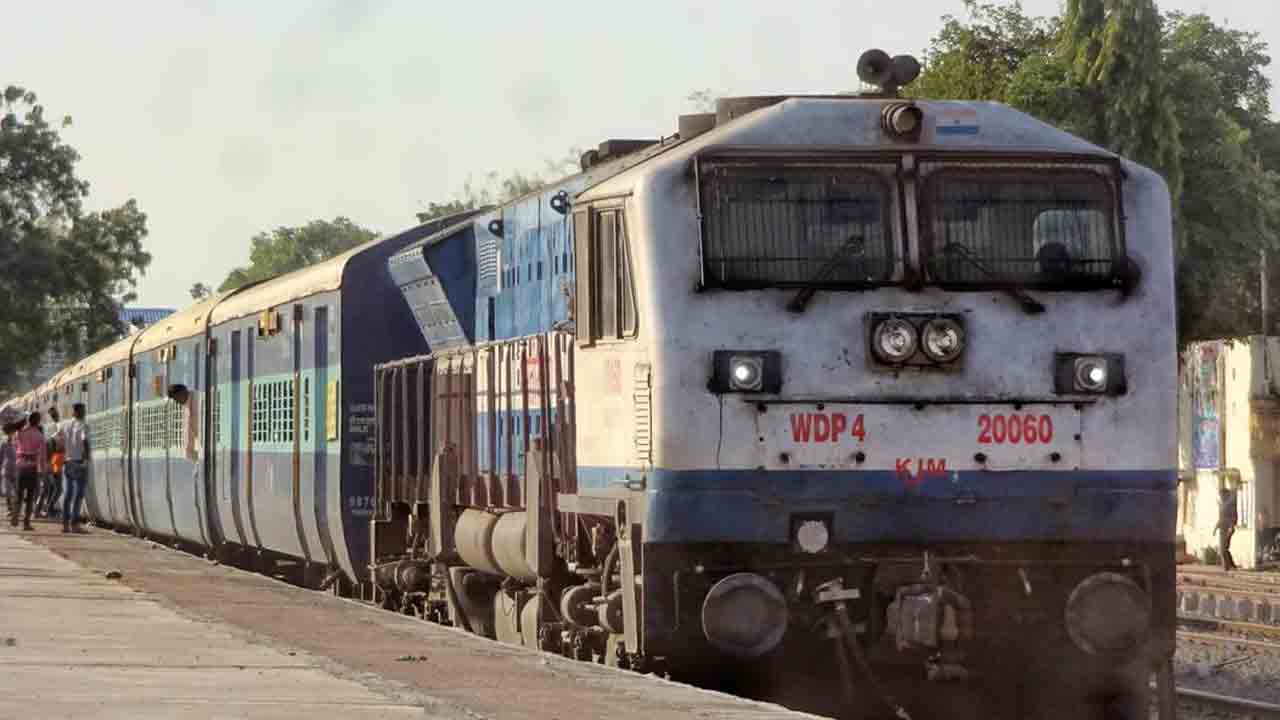 తుక్కు అమ్మకంతో రూ.100 కోట్ల ఆదాయం