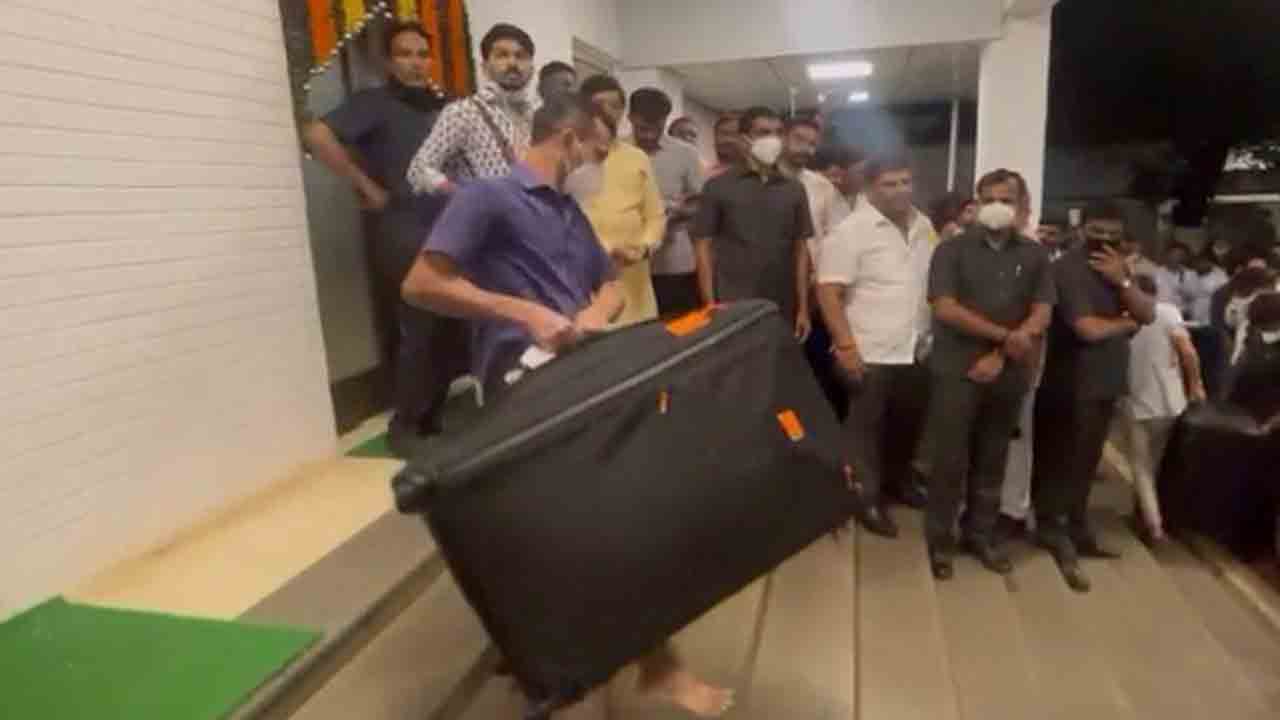 సీఎం అధికారిక నివాసాన్ని ఖాళీ చేసిన ఉద్ధవ్‌ ఠాక్రే…