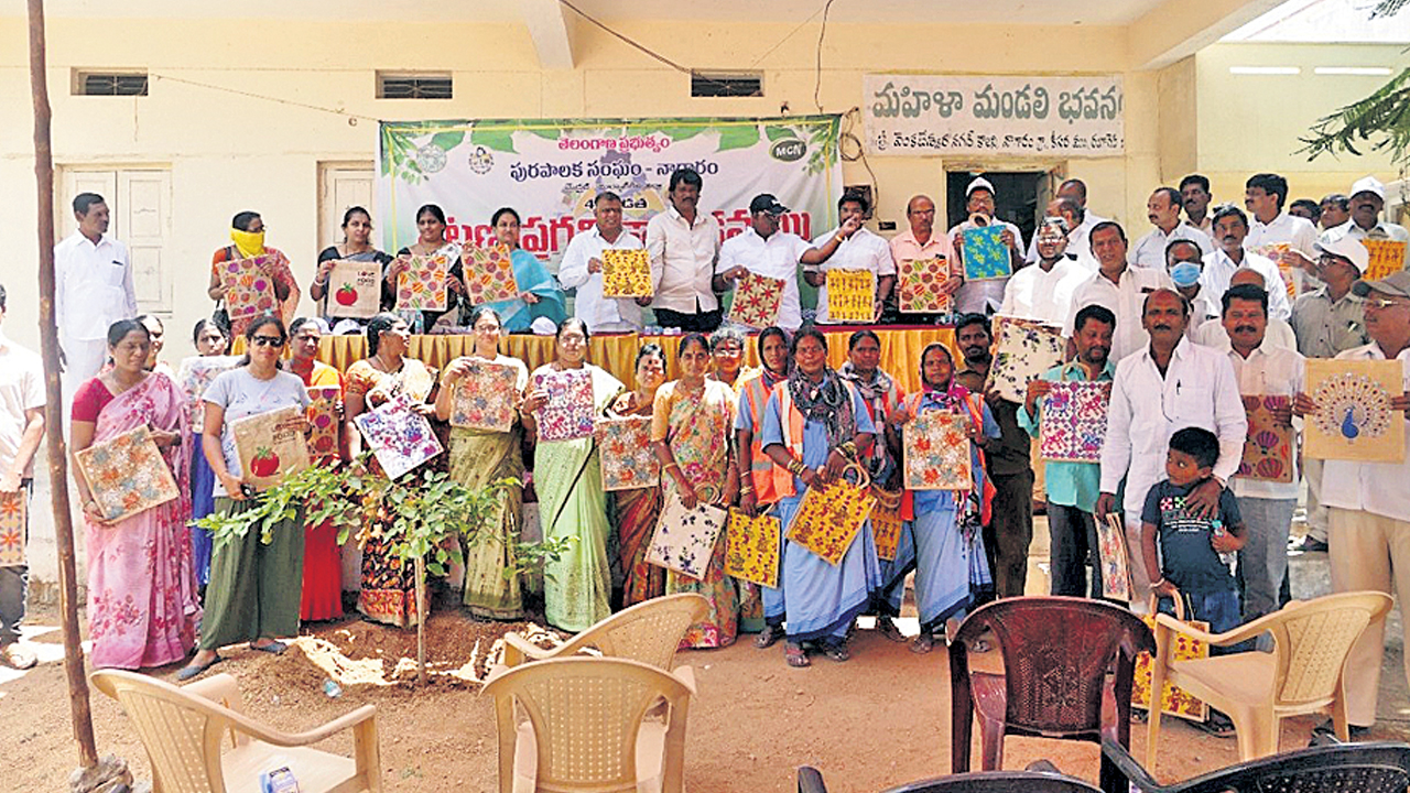 సమస్యలు తెలుసుకుంటూ..పరిష్కరిస్తూ..