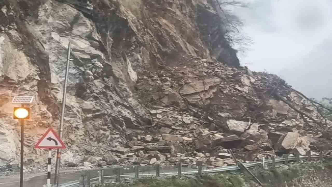 బద్రీనాథ్‌ రోడ్డు మూసివేత.. చార్‌ధామ్‌ యాత్రకు ఆటంకం..