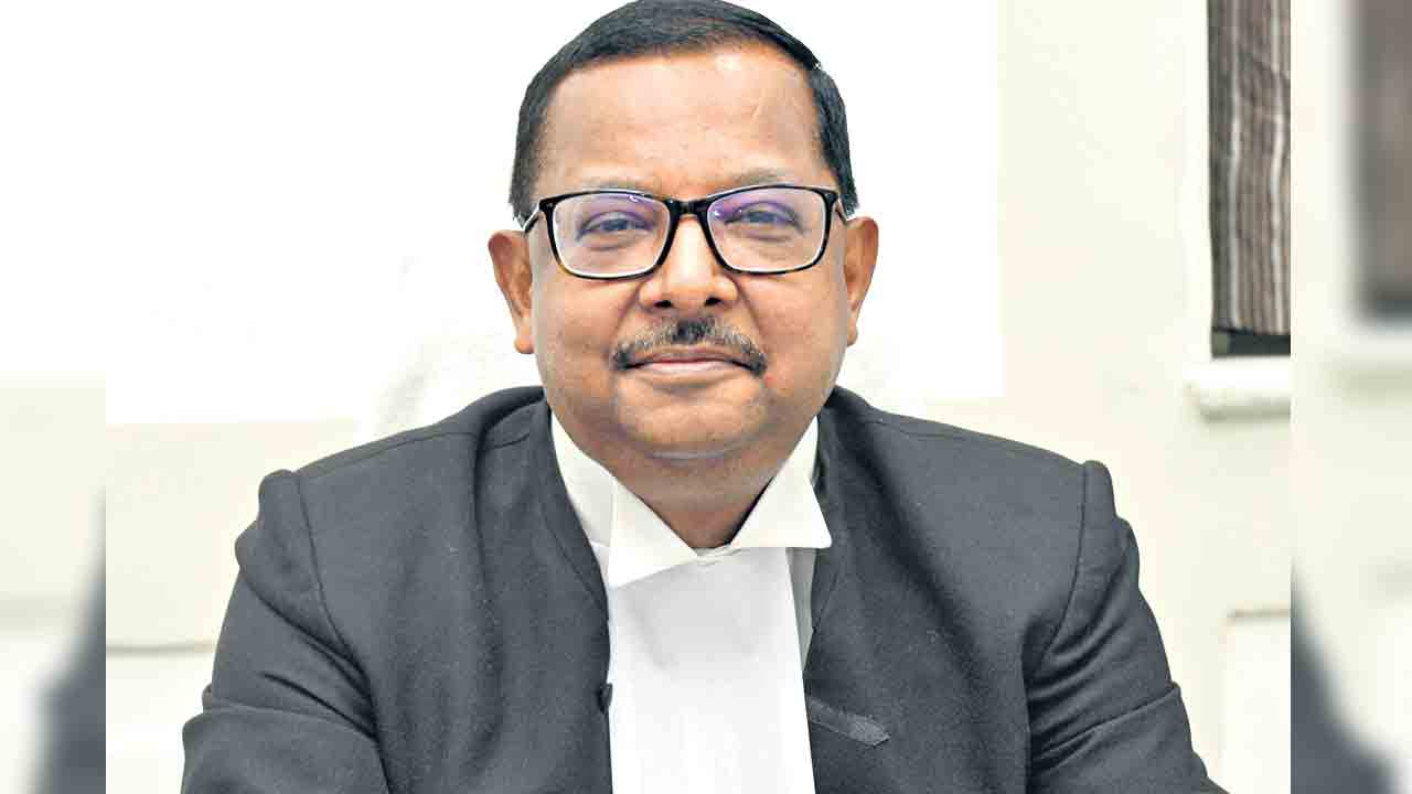 హైకోర్టు కొత్త చీఫ్‌ జస్టిస్‌ ఉజ్జల్‌ భూయాన్‌