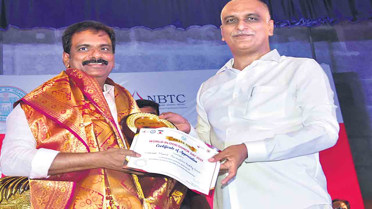 రక్తదాతలే ప్రాణదాతలు