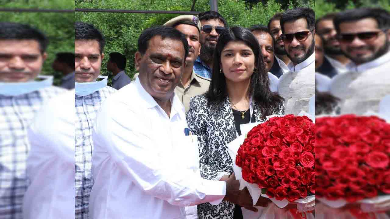 నిఖత్‌ జరీన్‌కు అభినందనలు తెలిపిన వెంకటేశ్వర్‌రెడ్డి