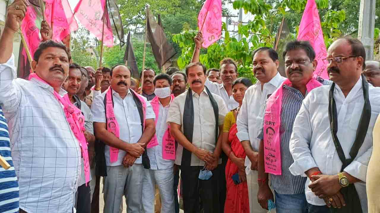 అన్ని వర్గాలను అణగదొక్కుతున్న మోదీ సర్కార్‌: ఎమ్మెల్యే వినయ్‌ భాస్కర్‌