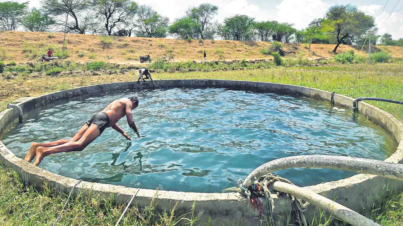 పైకి వచ్చిన పాతాళగంగ