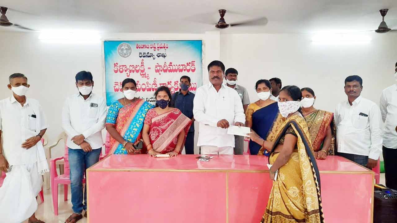 ‘కల్యాణ’ కాంతులు