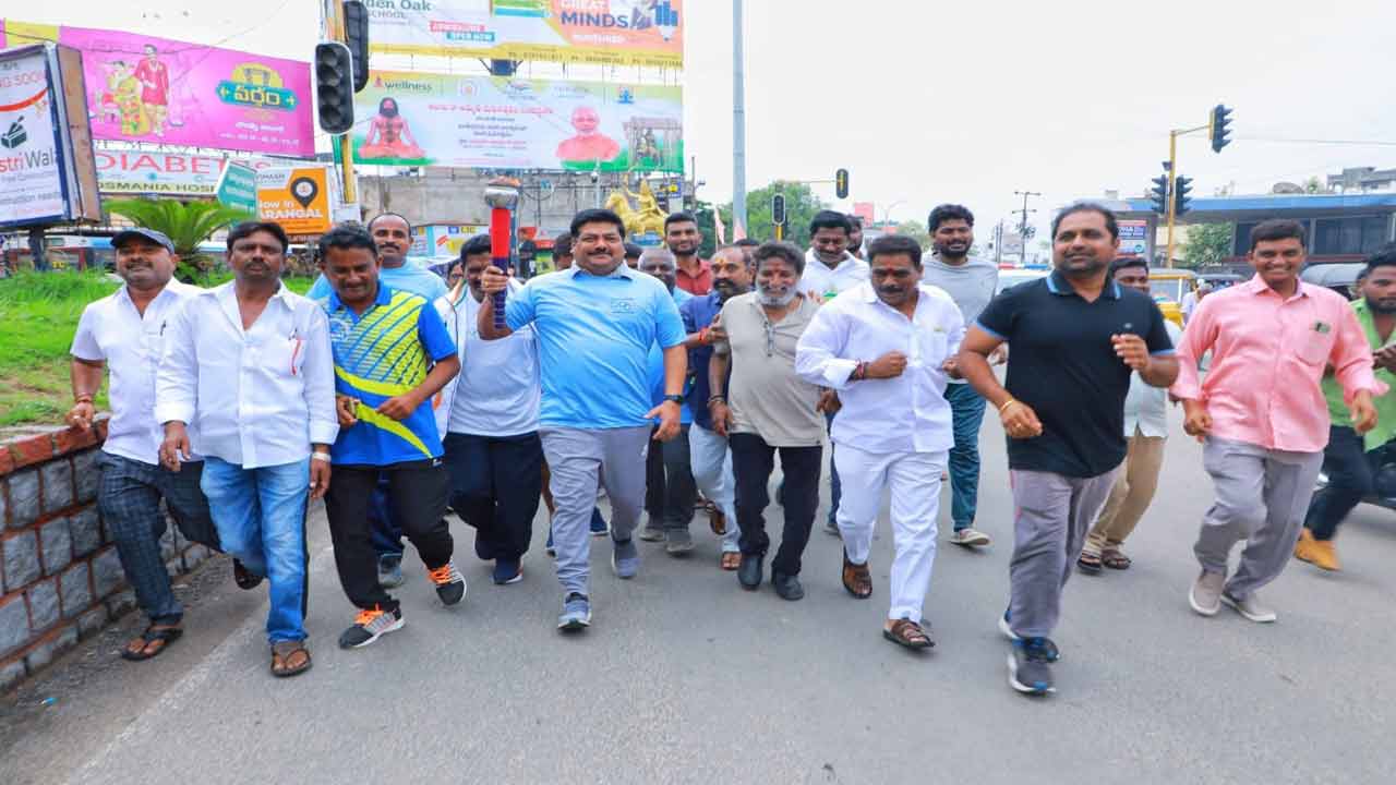 పోలీస్‌, గ్రూప్స్‌కు ఉచిత శిక్షణ