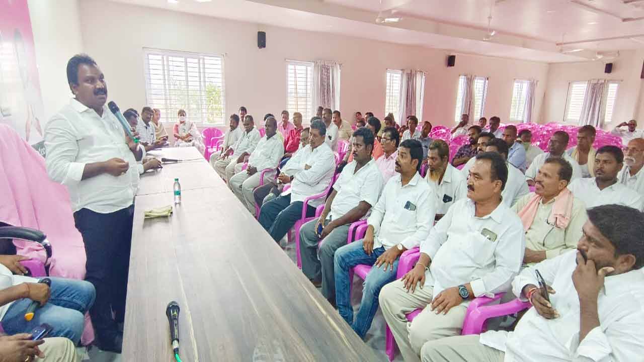 అభివృద్ధి పనుల్లో నిర్లక్ష్యం వద్దు