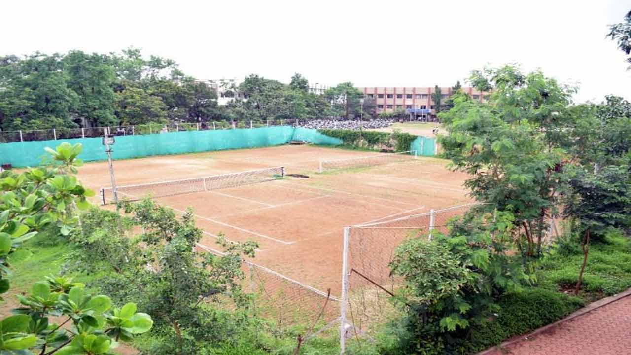 డివిజన్‌కు మూడు పార్కులు