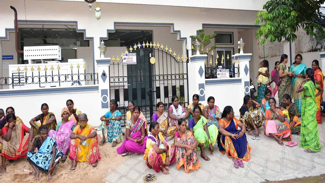 వెంటాడిన కేసు భయం..