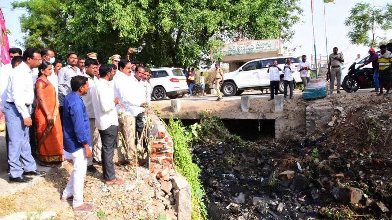 పార్టీలకతీతంగా ప్రగతికి పాటుపడాలి