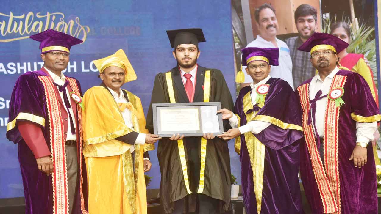 వైద్య వృత్తిపై గౌరవాన్ని పెంచాలి