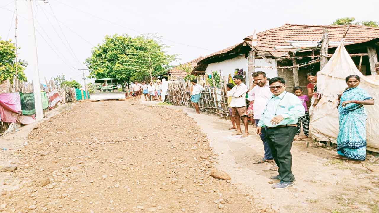 గ్రామాలకు కదులుతున్న అధికార గణం