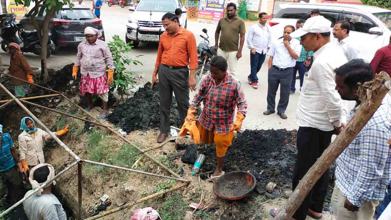 అభివృద్ధి పనులను త్వరగా పూర్తి చేయాలి