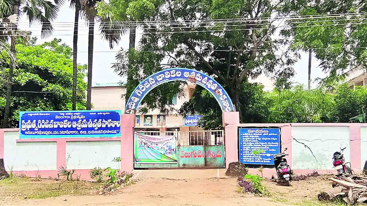 గిరి బడుల్లో ఇంగ్లిష్ మీడీయం