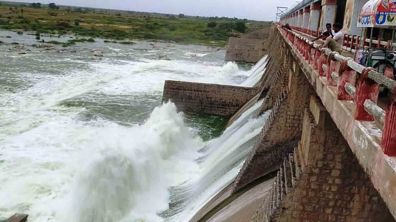 మూసీ నుంచి కొనసాగుతున్న నీటి విడుదల