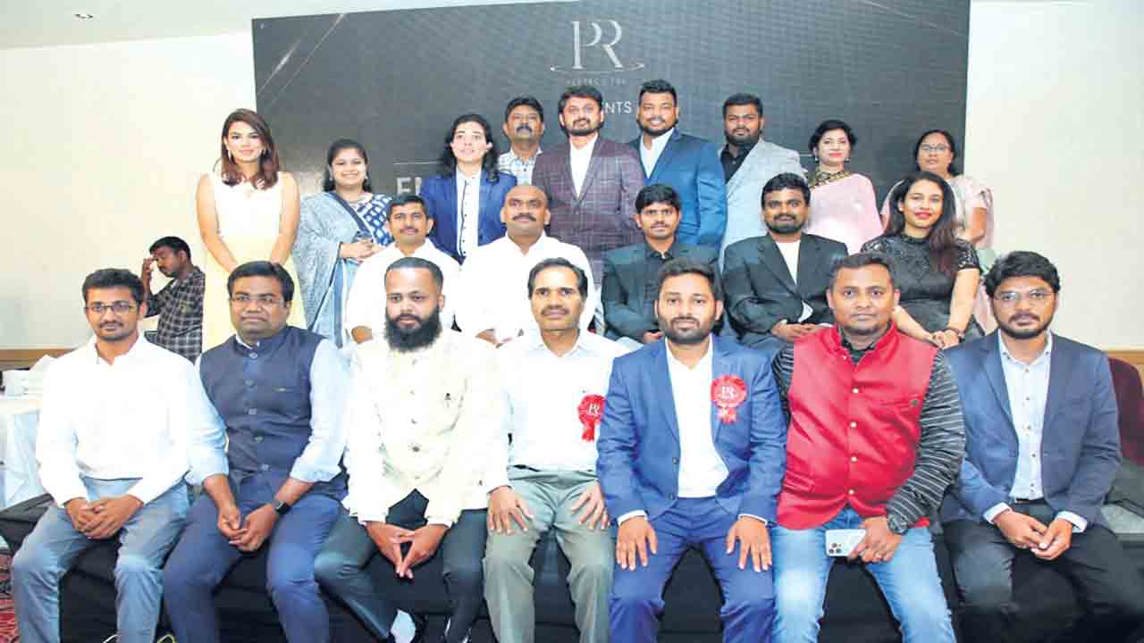 రాడిసన్‌ హోటల్‌లో పారిశ్రామికవేత్తలకు బహుమతులు