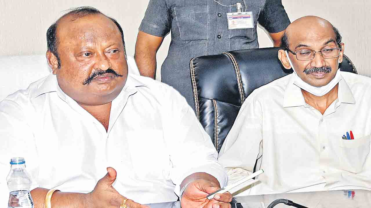 అడుగడుగునా కేంద్రం కుట్రలే