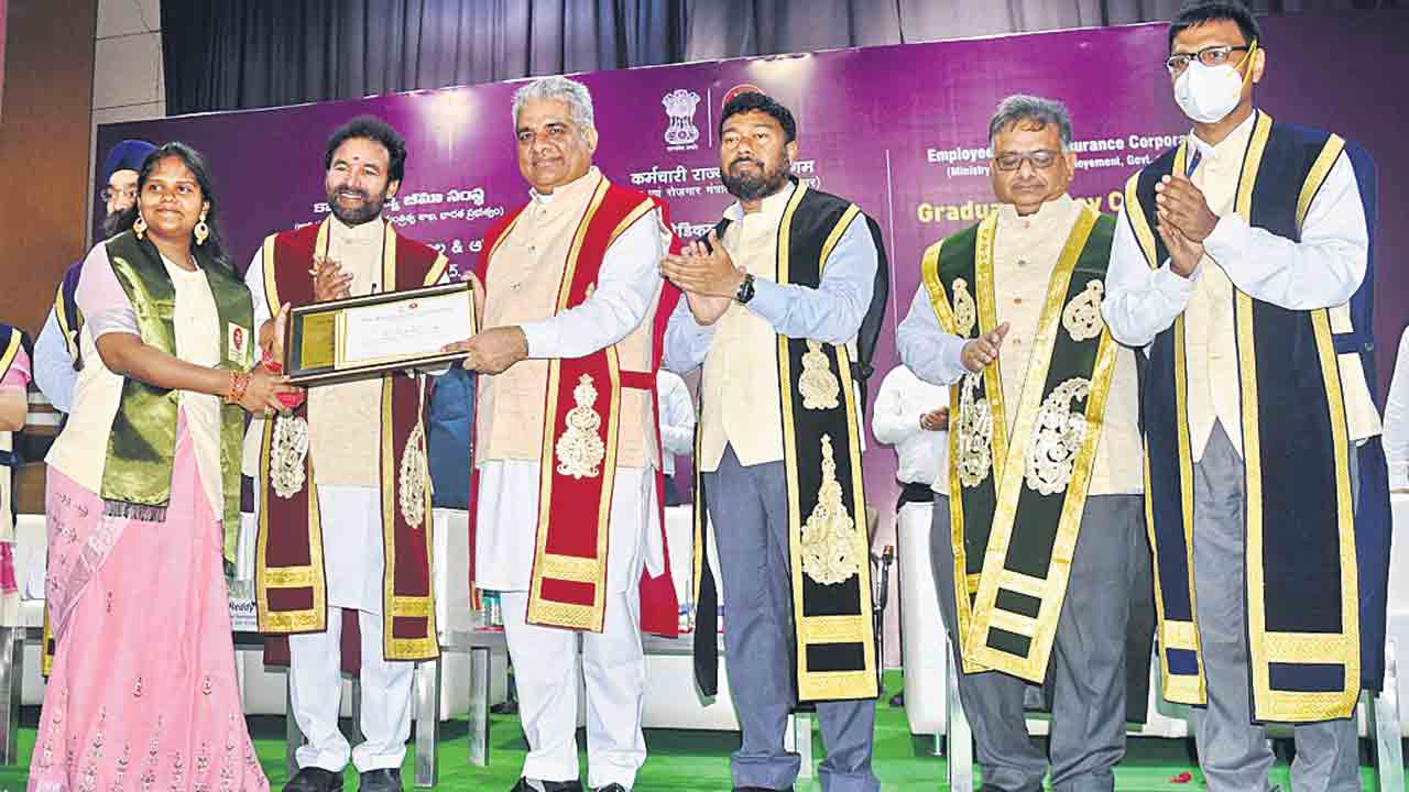 వైద్యుడు దైవం.. వృత్తి పవిత్రం