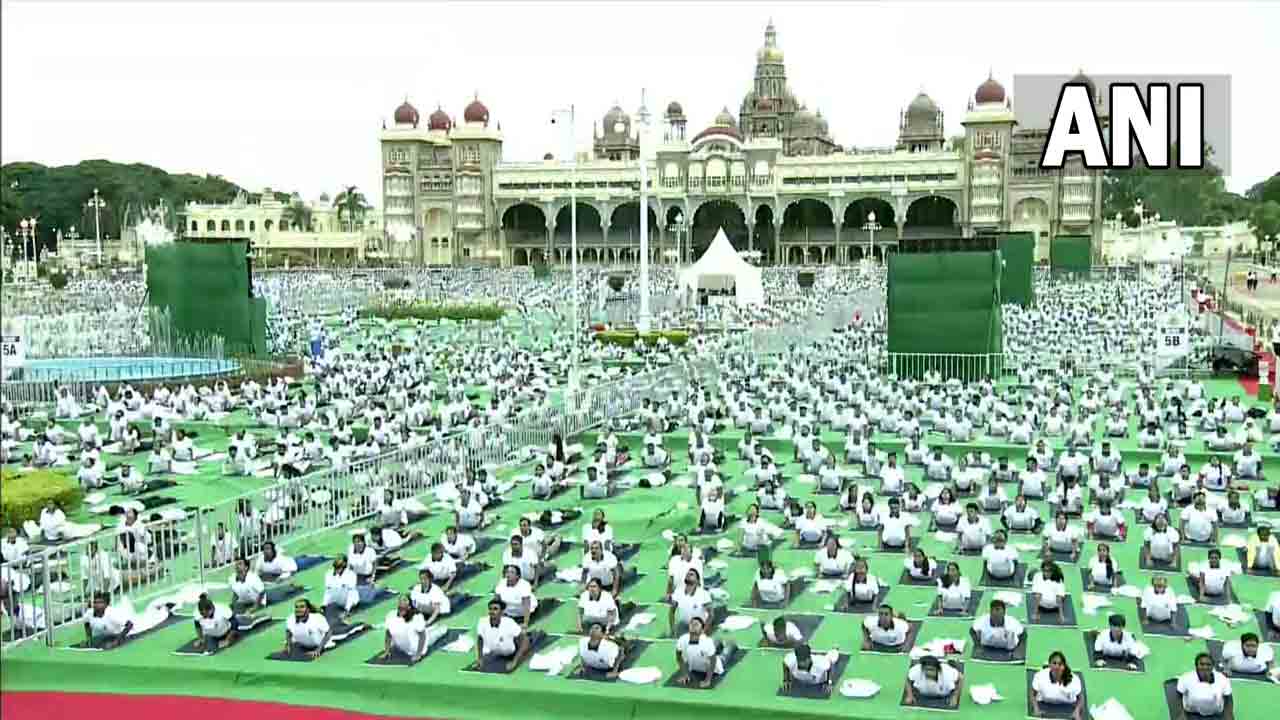 దేశవ్యాప్తంగా అంతర్జాతీయ యోగా దినోత్సవం.. మైసూర్‌లో పాల్గొన్న మోదీ