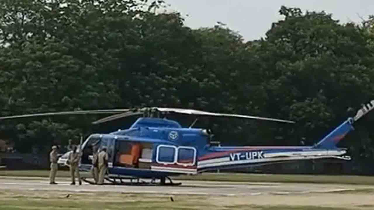 పక్షి ఢీ… యోగి ఆదిత్యనాథ్‌ హెలికాప్టర్‌ ఎమర్జెన్సీ ల్యాండింగ్