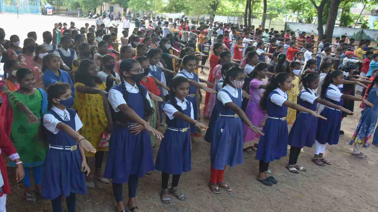 మోగిన బడి గంట