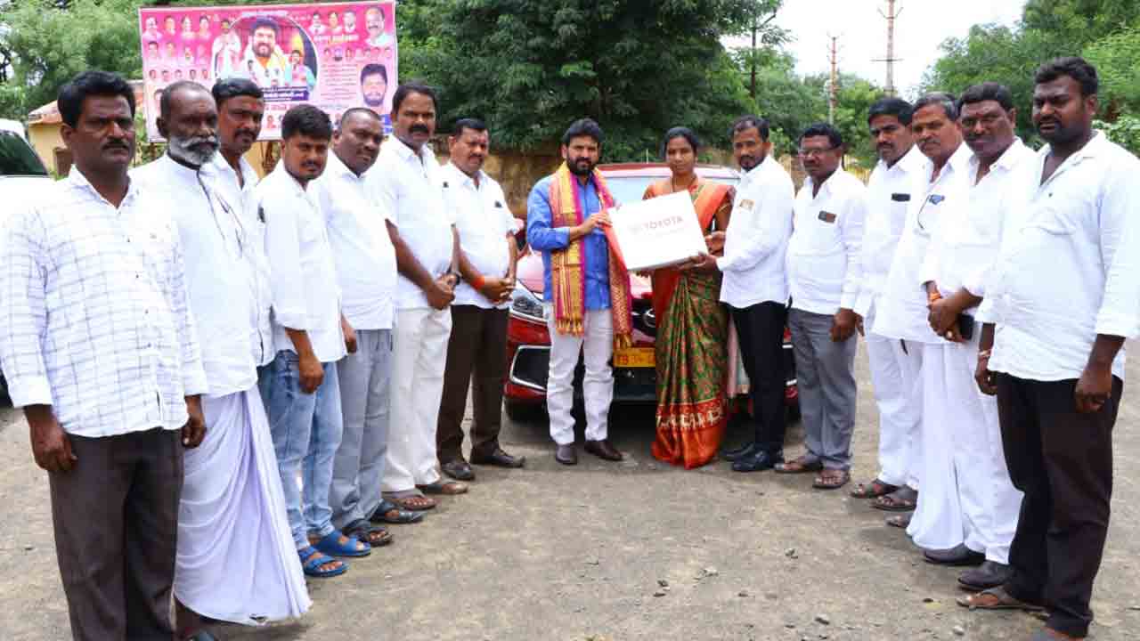 దళితుల అభివృద్ధికి  ప్రభుత్వం కృషి : ఎమ్మెల్యే ఆనంద్‌