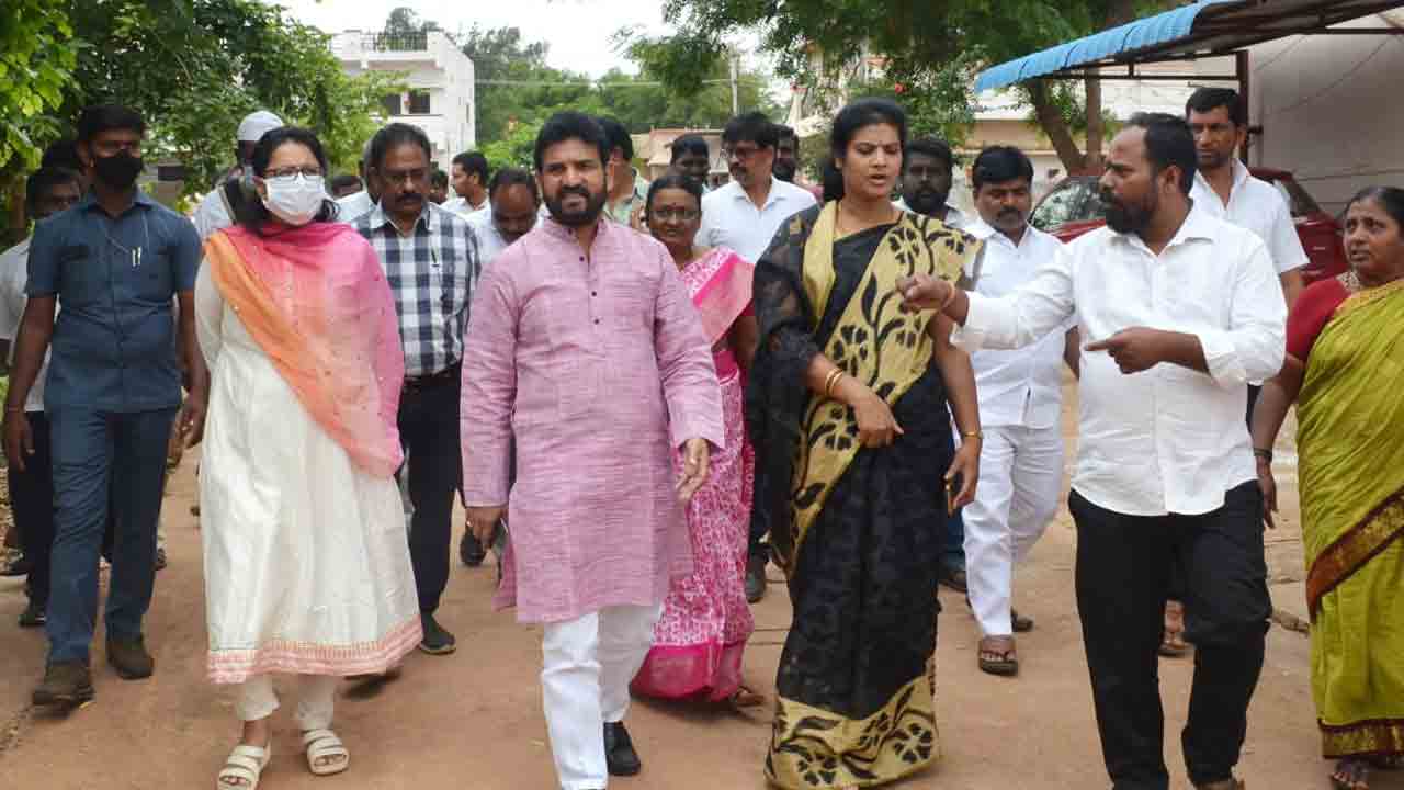 పల్లె ప్రగతితో గ్రామాలకు మహర్దశ : ఎమ్మెల్యే ఆనంద్