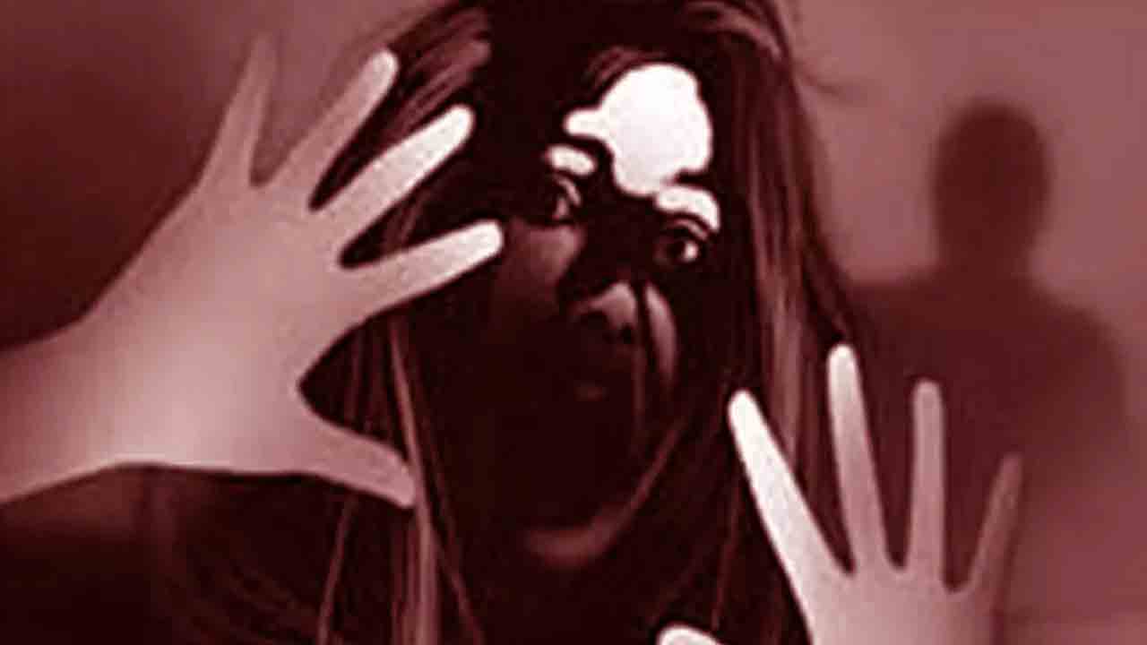 ఎల్బీ నగర్‌లో దారుణం.. మైనర్‌ బాలికపై ఆటో డ్రైవర్‌ లైంగికదాడి