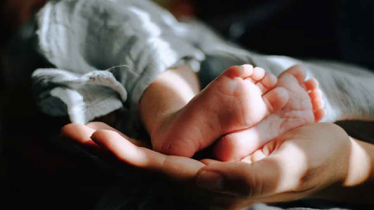 మంత్ర, తంత్రాలు నమ్మి.. 18 నెలల పసికందు పీక పిసికి చంపేసిన పెద్దమ్మ!