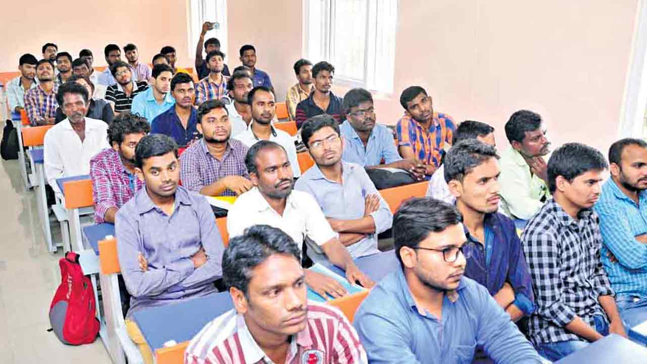 గ్రూప్‌- 1,2,3,4 ఉచిత శిక్షణకు దరఖాస్తుల ఆహ్వానం..