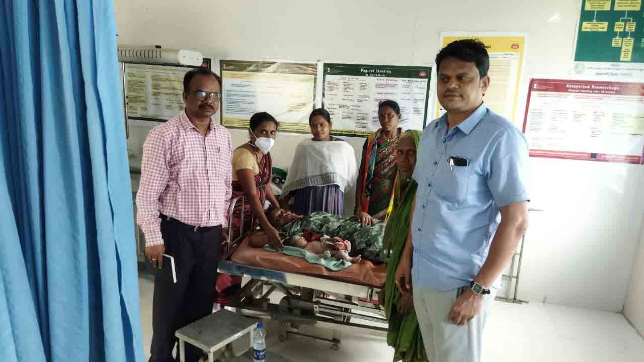 ఆర్టీసీ బ‌స్సులో గ‌ర్భిణి ప్ర‌స‌వం.. పండంటి మ‌గ‌బిడ్డ‌కు జ‌న్మ‌