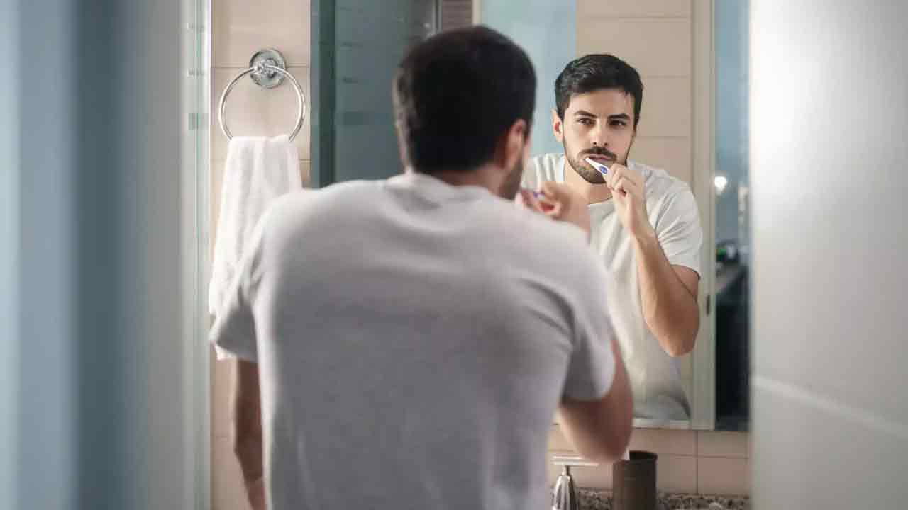 రోజూ ఈ టైంలో బ్ర‌ష్ చేస్తే ఎక్కువ‌కాలం బ‌తుకొచ్చు.. తాజా అధ్య‌య‌నంలో వెల్ల‌డి..!!