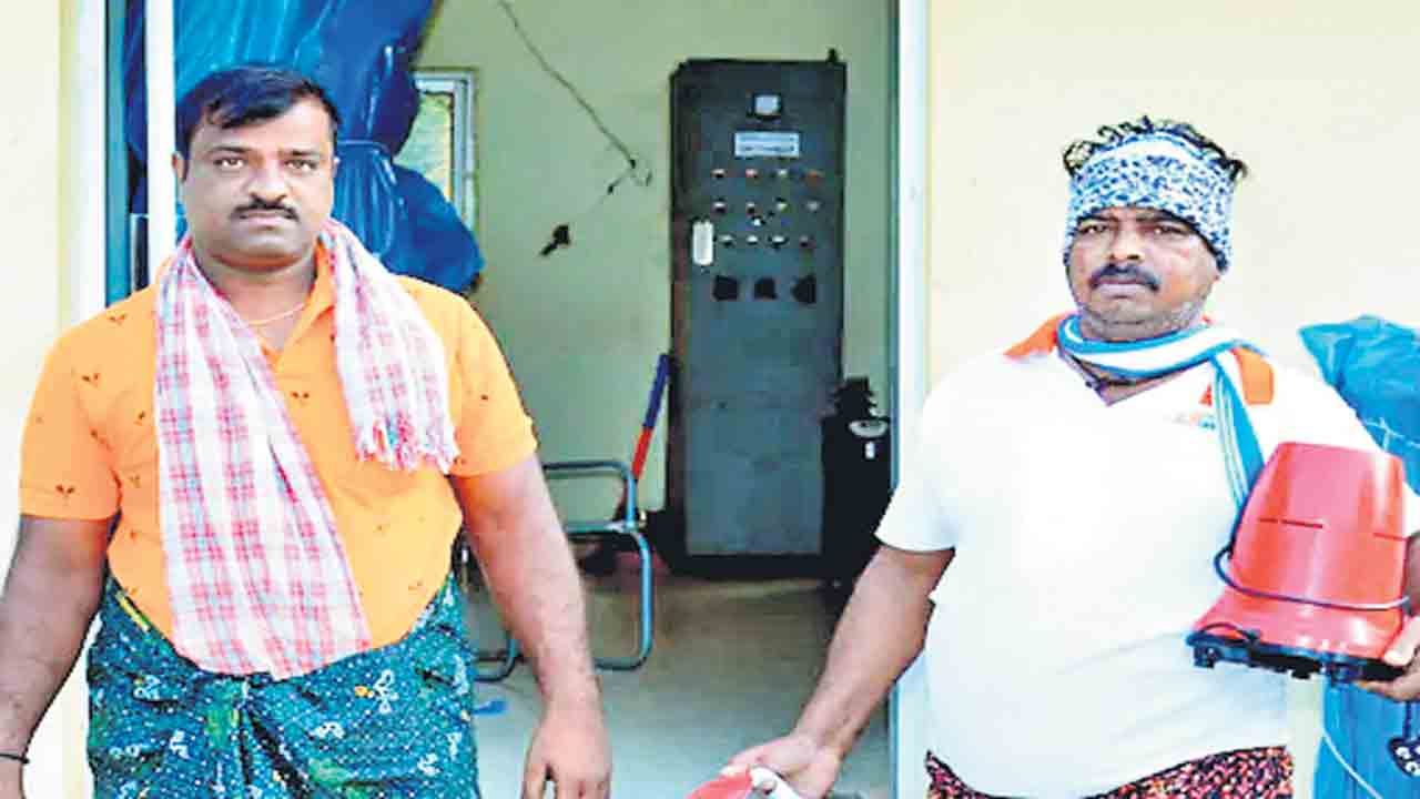 కరెంట్‌ ఆఫీసులో మసాలా గ్రైండింగ్‌